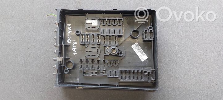 Skoda Octavia Mk2 (1Z) Sulakemoduuli 1K0937125A