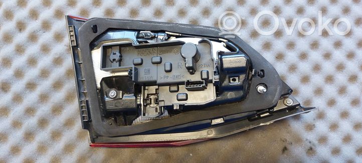 Opel Astra K Lampy tylnej klapy bagażnika 13427513