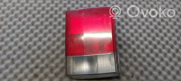 Audi 80 90 S2 B4 Lampy tylnej klapy bagażnika 8A3945093A