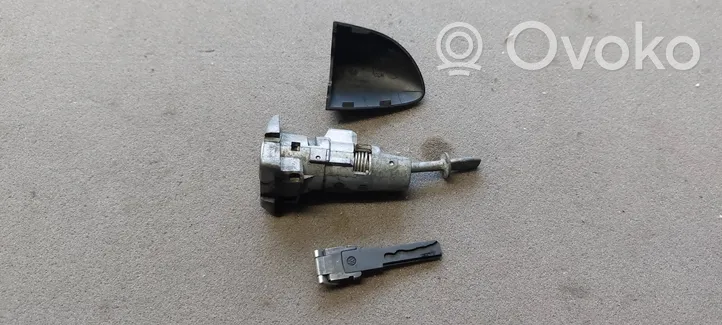 Volkswagen PASSAT B6 Front door lock (next to the handle) 3C0837167B