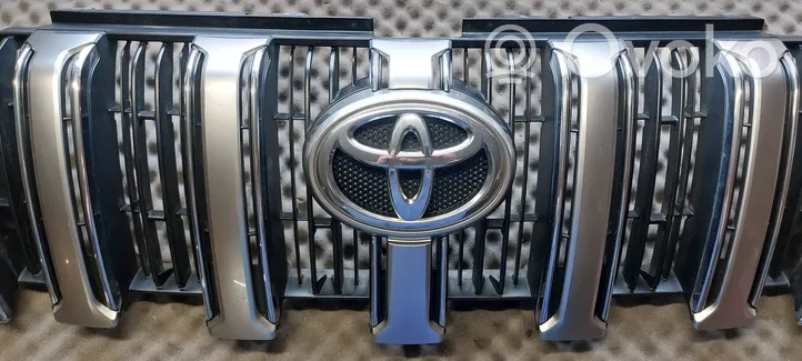 Toyota Land Cruiser (J150) Maskownica / Grill / Atrapa górna chłodnicy 5311160A71