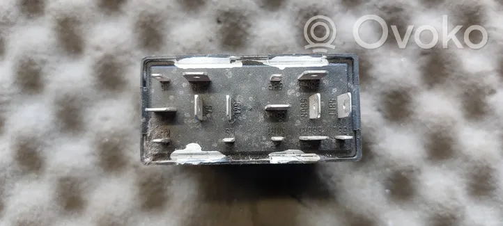 Audi A6 S6 C4 4A Light relay 4A0919471