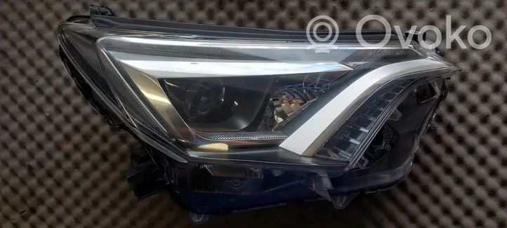 Toyota RAV 4 (XA40) Lampa przednia W3049