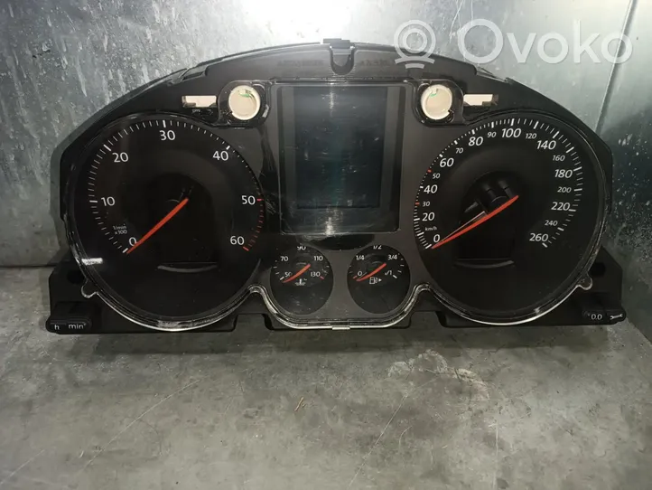 Volkswagen PASSAT Speedometer (instrument cluster) A2C53106067