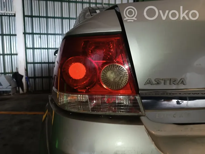 Opel Astra H Lampa tylna 