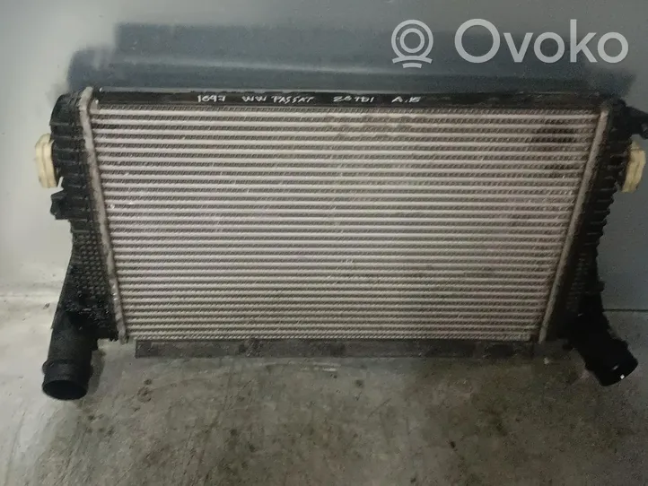 Volkswagen PASSAT Interkūlerio radiatorius 3C0145805AM