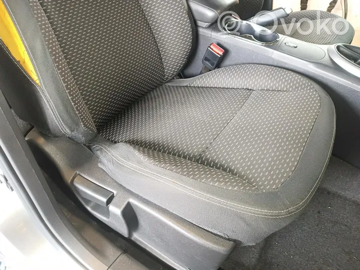 Nissan Qashqai Fotel przedni pasażera 