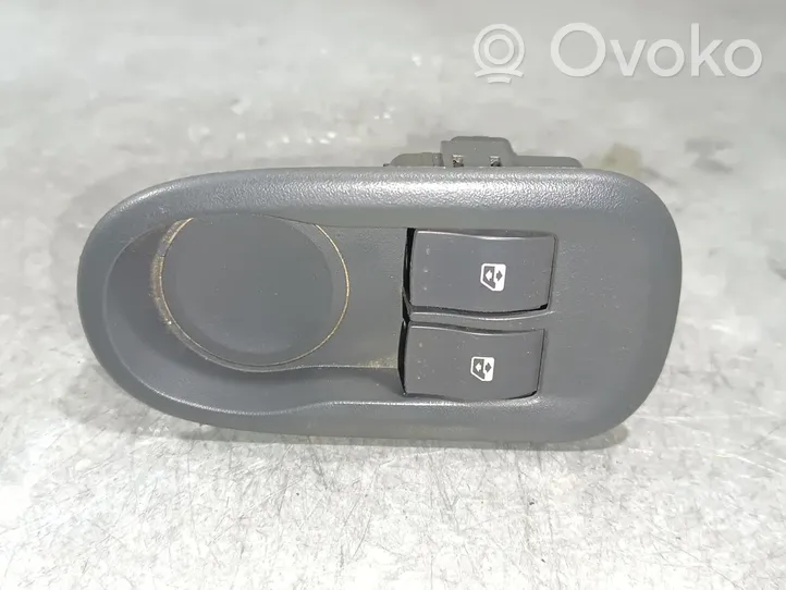 Renault Kangoo I Interrupteur commade lève-vitre 8200548969