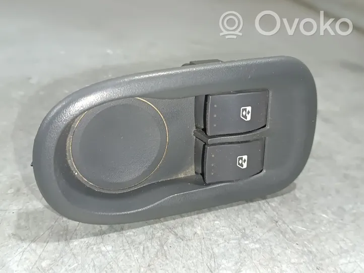 Renault Kangoo I Interrupteur commade lève-vitre 8200548969