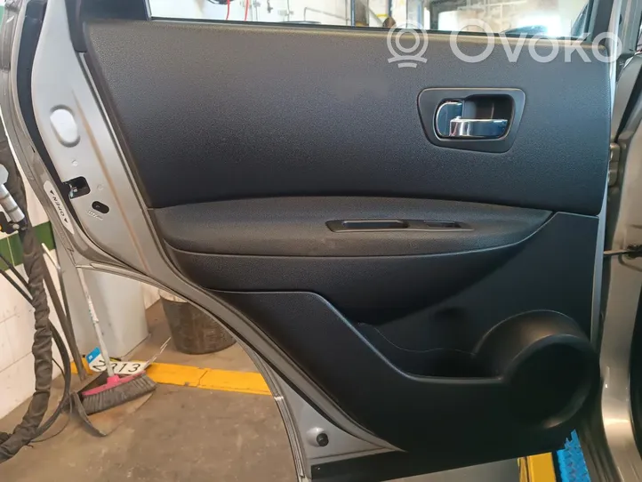 Nissan Qashqai Takaoven verhoilu 