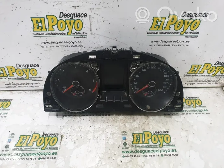 Volkswagen PASSAT Speedometer (instrument cluster) 3AA920870D