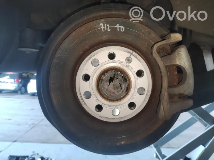 Volkswagen PASSAT Rear wheel hub spindle/knuckle 