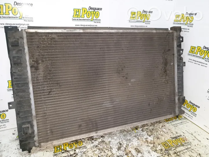 Volkswagen PASSAT Radiateur de refroidissement 8D0121251P