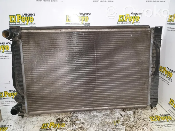 Volkswagen PASSAT Radiateur de refroidissement 8D0121251P