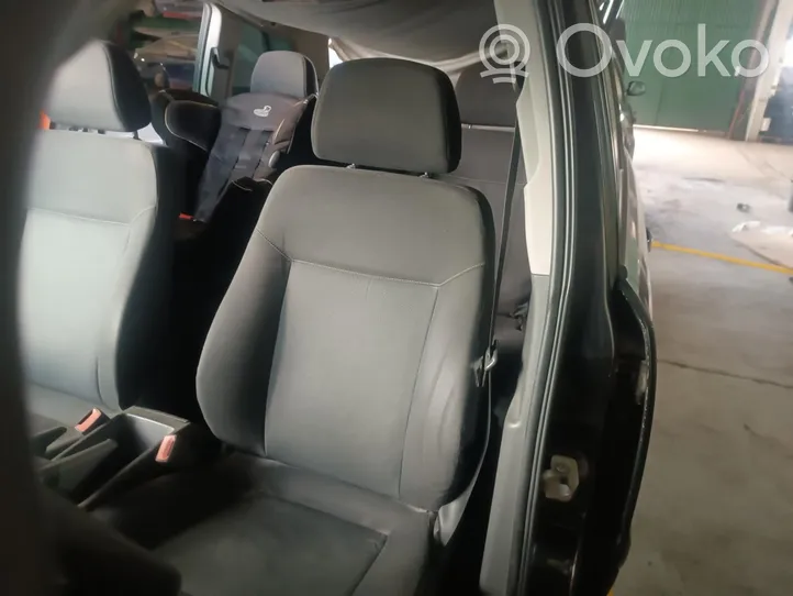 Opel Zafira B Front driver seat 