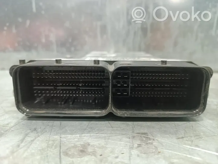 Volkswagen PASSAT Dzinēja vadības bloks 04L907309R