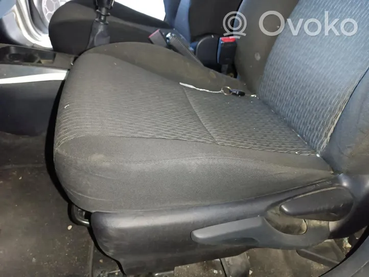 Toyota Yaris Kuljettajan istuin 