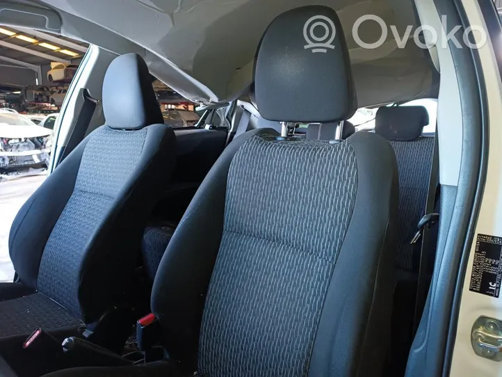 Toyota Yaris Fotel przedni kierowcy 