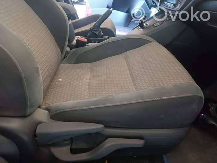 Toyota Auris E180 Etumatkustajan istuin 