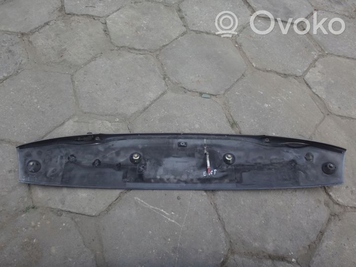 BMW 3 E46 Spoiler tylnej szyby klapy bagażnika 8235987