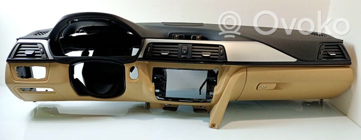 BMW 3 F30 F35 F31 Panelė 021091