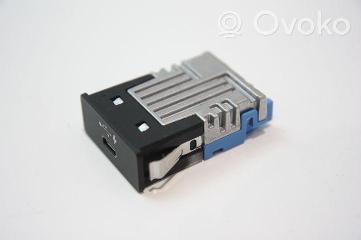 BMW X7 G07 Connecteur/prise USB 016850