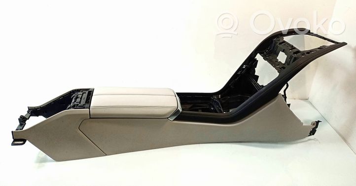 BMW M8 F93 Gran Coupe Center console 016662