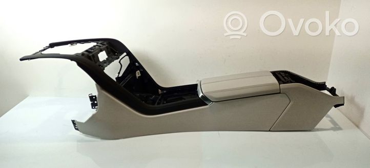 BMW M8 F93 Gran Coupe Center console 016662