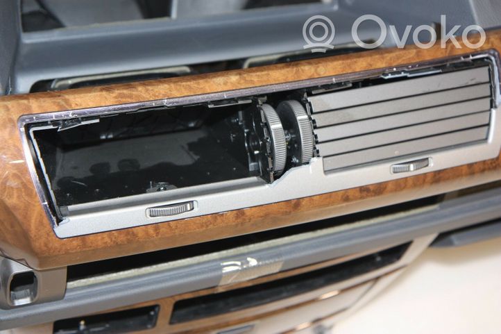 BMW 7 E65 E66 Deska rozdzielcza 010332