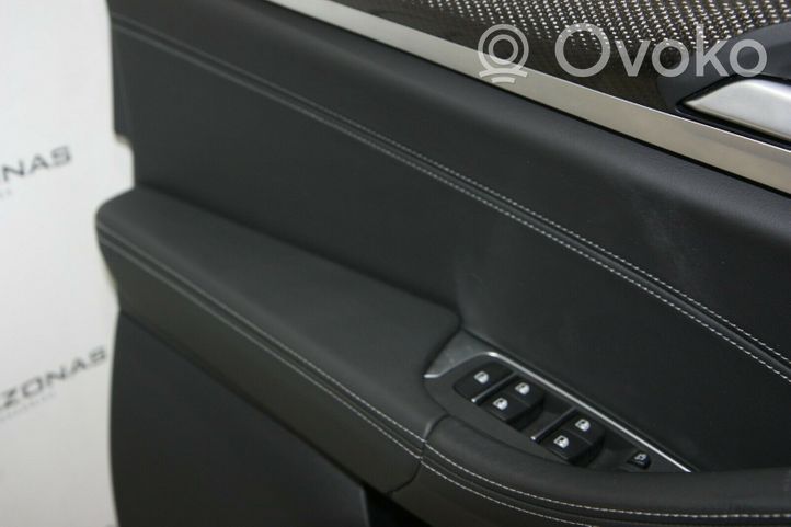 BMW X4M F98 Takaoven verhoilu J00464