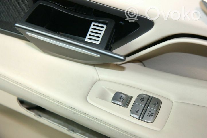 BMW 7 G11 G12 Apmušimas galinių durų (obšifke) 015051