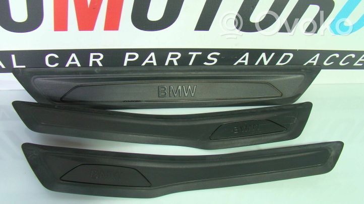 BMW 3 F30 F35 F31 Copertura del rivestimento del sottoporta anteriore R003018