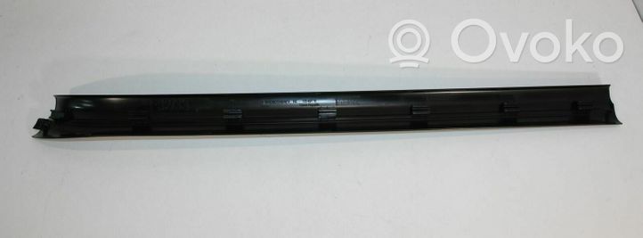 BMW M4 F82 F83 Etuoven kynnyksen suojalista K002228