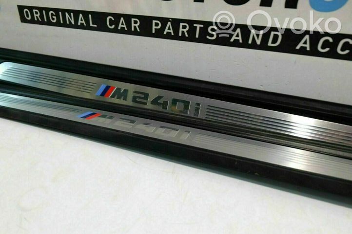 BMW 2 F22 F23 Priekinio kėbulo slenksčio apdaila 004512