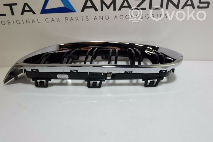 BMW M4 F82 F83 Grille calandre supérieure de pare-chocs avant 001800