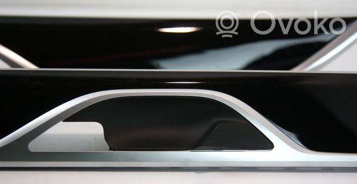 BMW 7 G11 G12 Priekšpusē durvju dekoratīvā apdare (moldings) 018585
