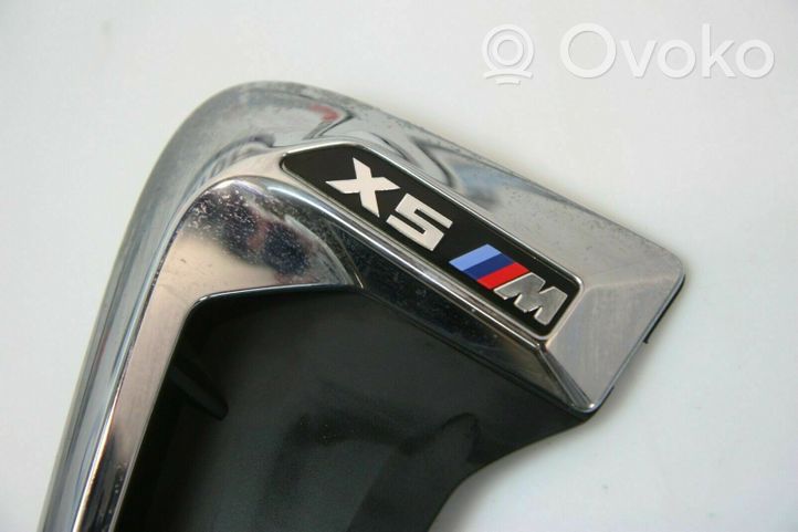 BMW X5M F85 Grotelės sparne 014304