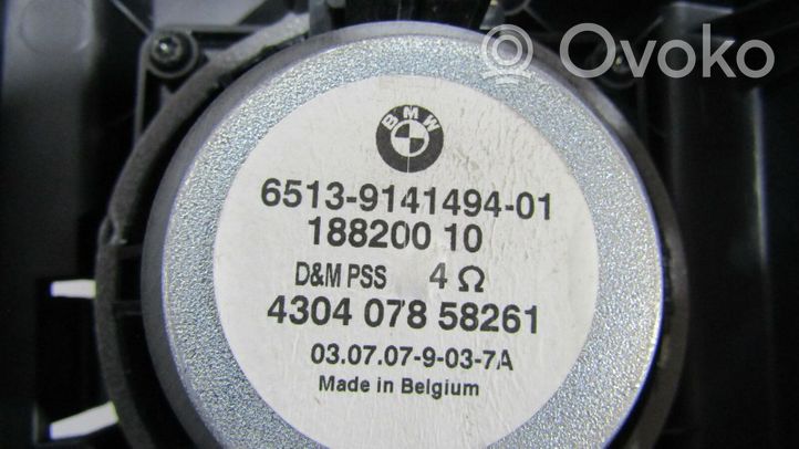 BMW 1 E81 E87 Tavaratilan sivuverhoilu R002672