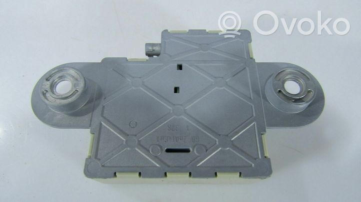 BMW 5 E60 E61 Antenas pastiprinātājs R00707