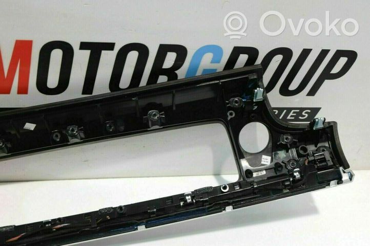 BMW 5 GT F07 Kojelaudan hansikaslokeron lista 005089