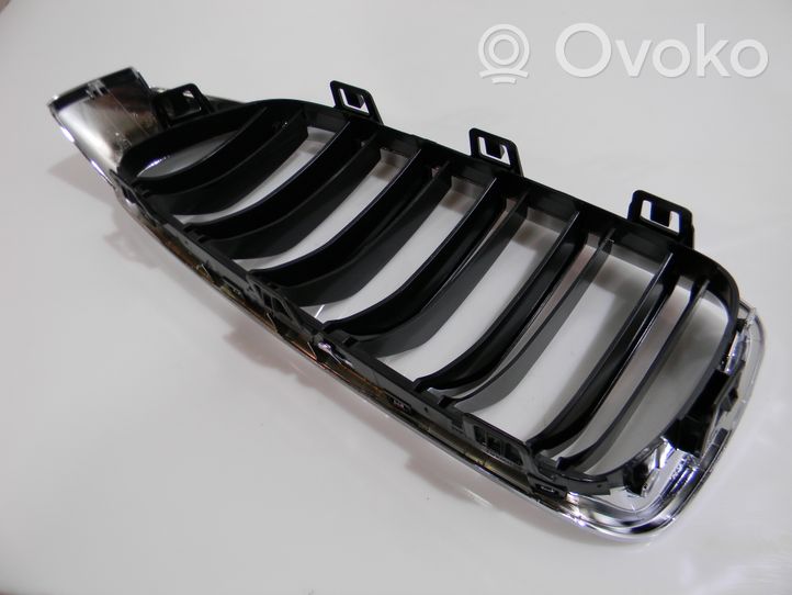 BMW M4 F82 F83 Griglia superiore del radiatore paraurti anteriore C01272