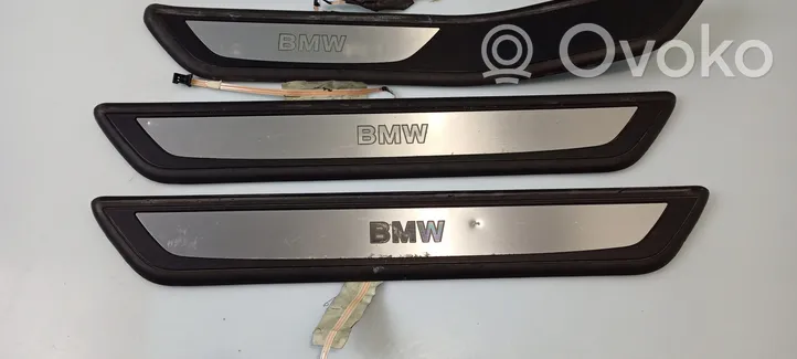 BMW 7 F01 F02 F03 F04 Priekšējā virsbūves sliekšņa dekoratīvā apdare 028100