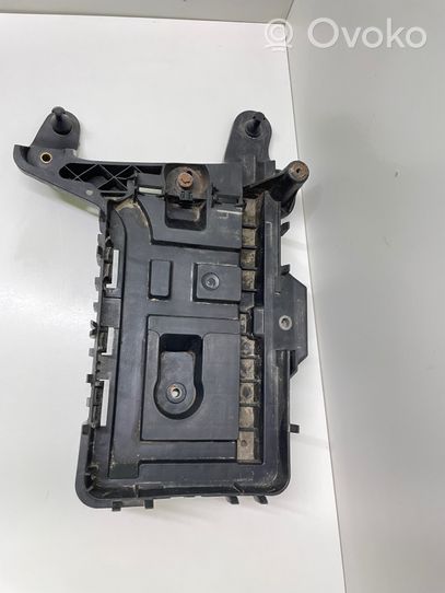 Volkswagen Golf VI Support boîte de batterie 1K0915333