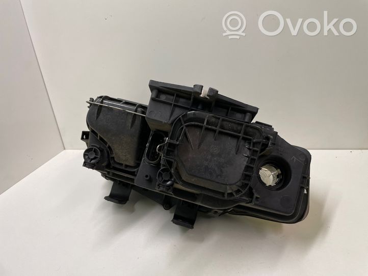 Audi A4 S4 B6 8E 8H Lampa przednia 