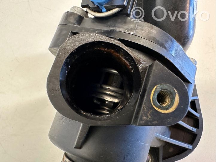 Audi A4 S4 B6 8E 8H Termostat / Obudowa termostatu 