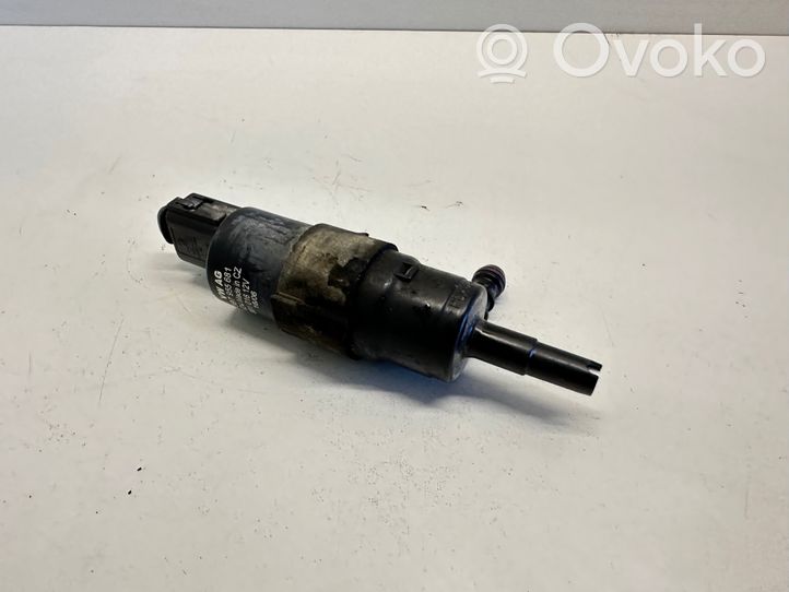 Audi A4 S4 B7 8E 8H Žibintų apiplovimo skysčio siurbliukas 3B7955681