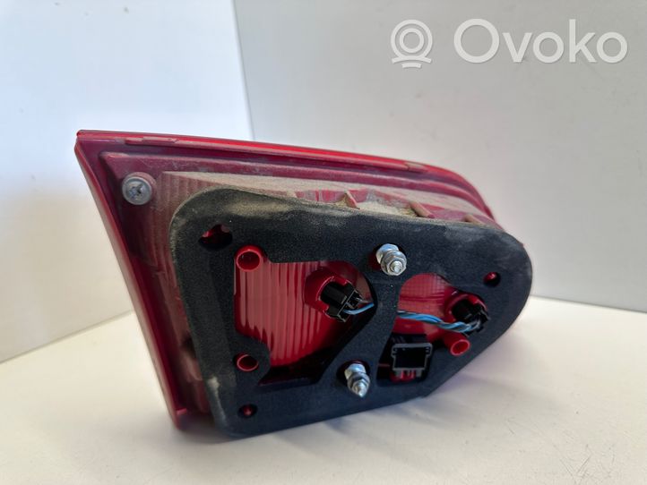 Volkswagen PASSAT B7 Lampy tylnej klapy bagażnika 3AF945094M