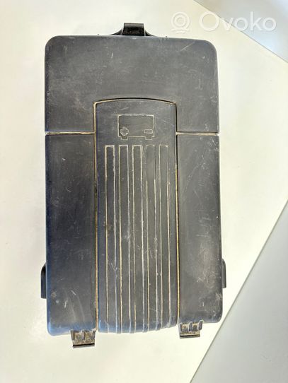 Volkswagen Tiguan Coperchio/tappo della scatola vassoio della batteria 1K0915443A