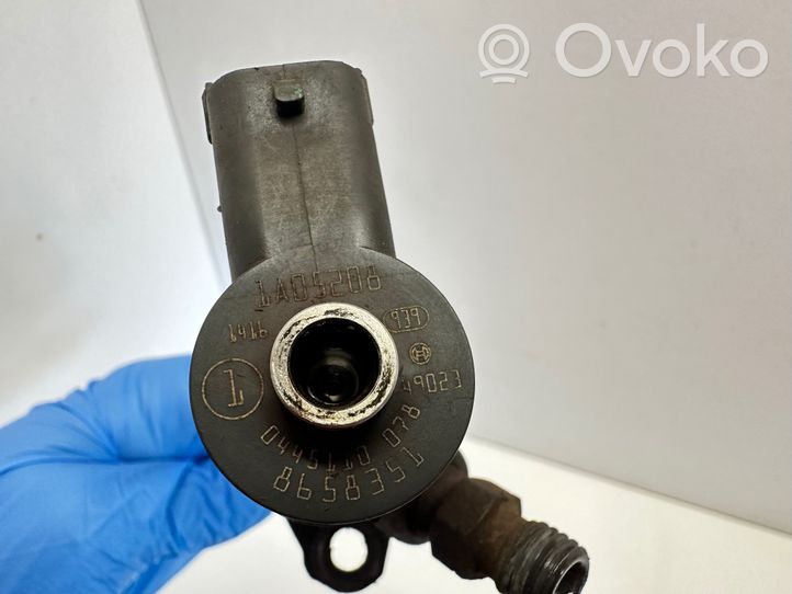 Volvo XC70 Fuel injector 8658351