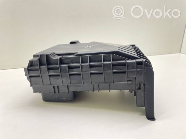 Volkswagen Touran II Module de fusibles 1K0937125J